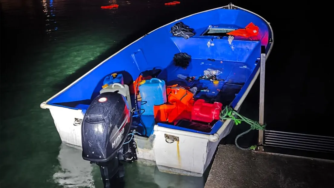 Una nueva patera con 15 inmigrantes argelinos fue localizada en tierra en Mallorca