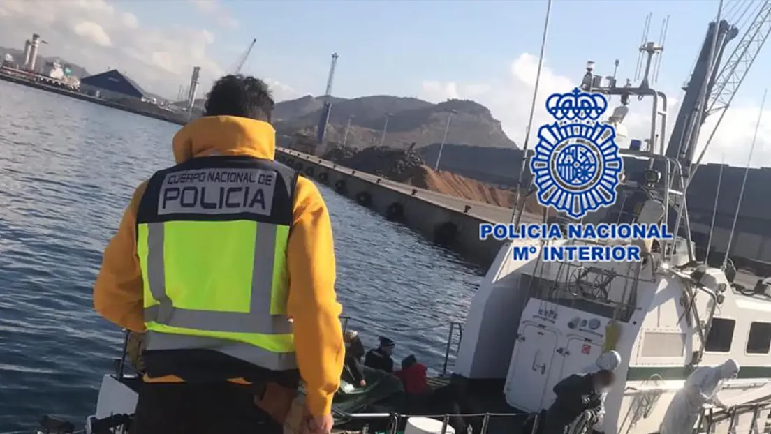 La Policía detiene a 19 inmigrantes argelinos por patronear pateras desde Argelia a Murcia