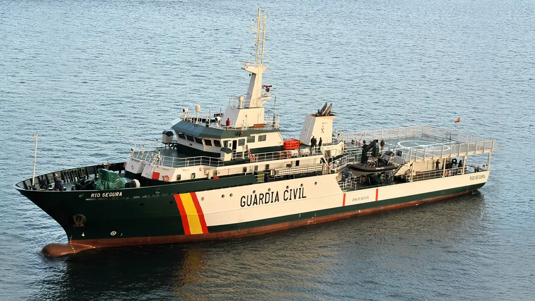 Un nuevo cayuco con 59 inmigrantes llega al muelle de La Restinga de la isla de El Hierro