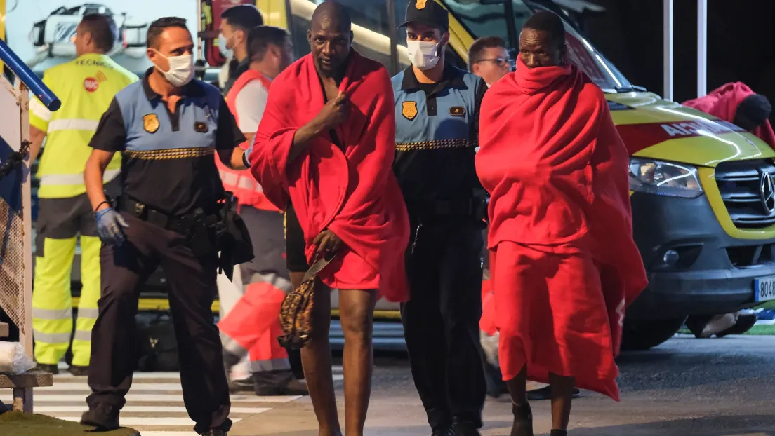 Llegan a Tenerife y El Hierro dos nuevos cayucos con un total de 158 inmigrantes ilegales