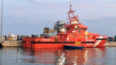 Localizadas dos pateras con 32 inmigrantes magrebíes este domingo en Alicante y otra con 17 en Formentera - junio 2025