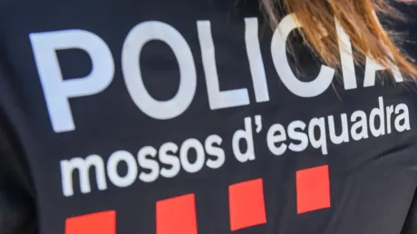 Detenidos dos inmigrantes peruanos y una cubana en Martorell (Barcelona) por robar a una mujer y después estafarle 24.800 euros - octubre 2024