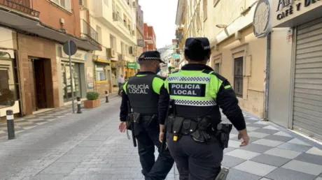 Detenido un marroquí por agredir a dos agentes tras molestar a unas chicas en pub de Algeciras y amenazar con una botella a una empleada - octubre 2024