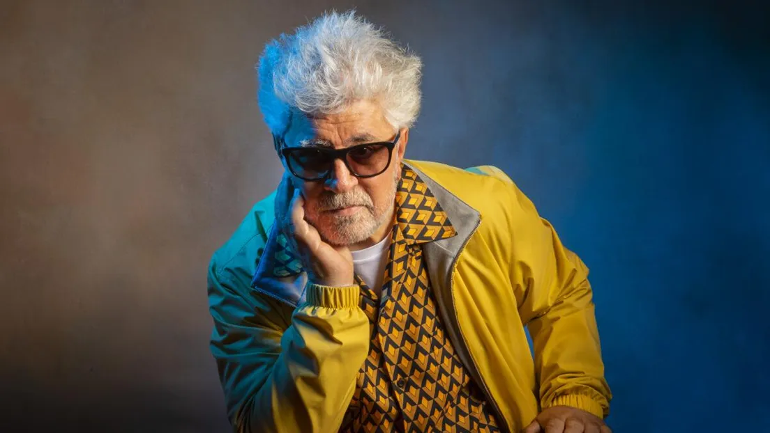 Almodóvar critica la paternidad como acto egoísta y propone la inmigración ilegal como solución a la crisis demográfica en España