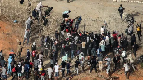 Así es «Haraga», el movimiento que incita asaltos a Ceuta desde Marruecos: en moto acuática, nadando, en avión, en patera o saltando la valla - octubre 2024
