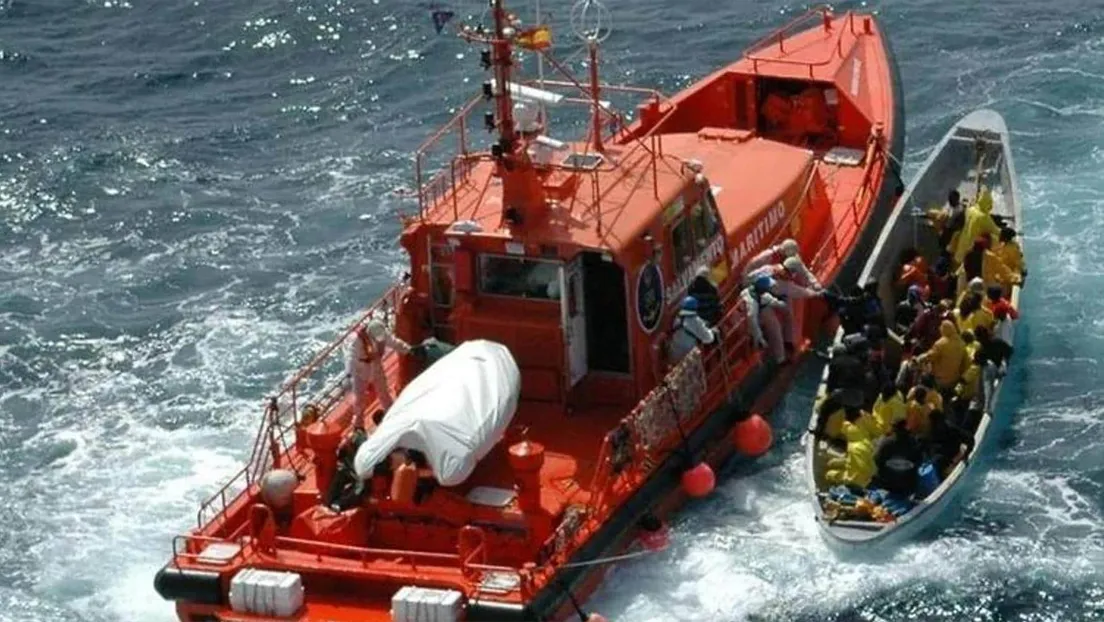 Llega una patera a Almería con 13 inmigrantes magrebíes a bordo