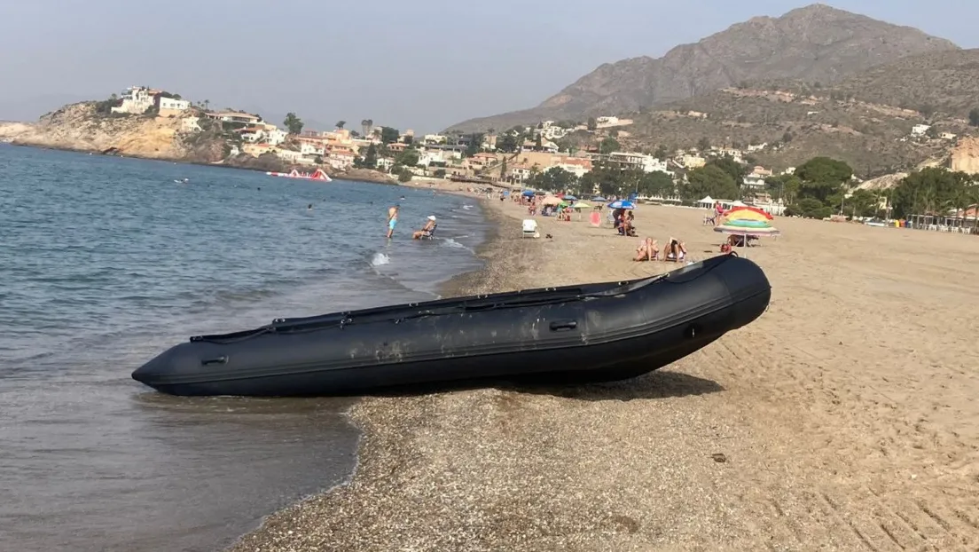 Llega una patera neumática con al menos 16 inmigrantes a Cabo de Palos (Cartagena)