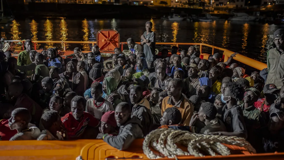 Un total de 336 inmigrantes han llegado este domingo a las islas de Lanzarote y El Hierro a bordo de cuatro pateras y dos cayucos