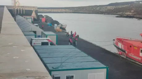 Un nuevo cayuco con 48 inmigrantes subsaharianos ha llegado este lunes a El Hierro - octubre 2024