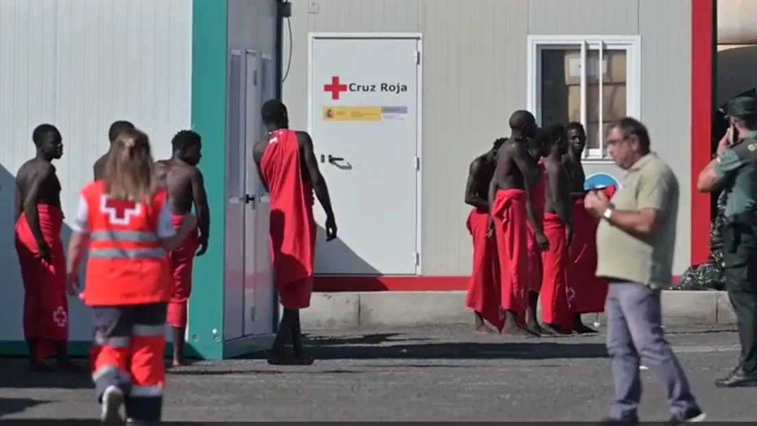 Un nuevo cayuco con 159 inmigrantes a bordo ha sido trasladado hasta El Hierro