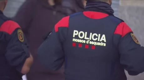Detenidos dos delincuentes de origen marroquí y argelino por robos en el aeropuerto de Barcelona - abril 2025