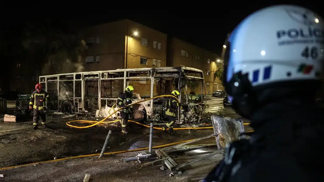 Terror en Lisboa tras la muerte de un inmigrante: disturbios, apuñalamientos, vehículos incendiados y enfrentamientos con la Policía