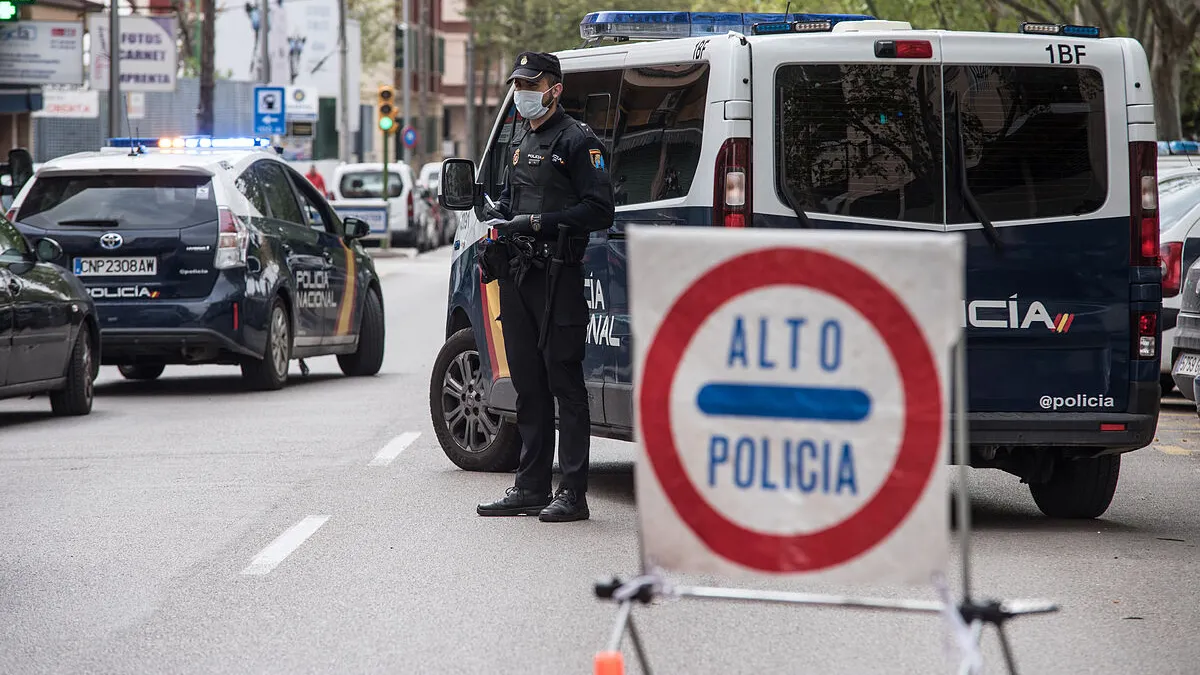 Un inmigrante argelino roba una moto en Ibiza e intenta huir de un control policial