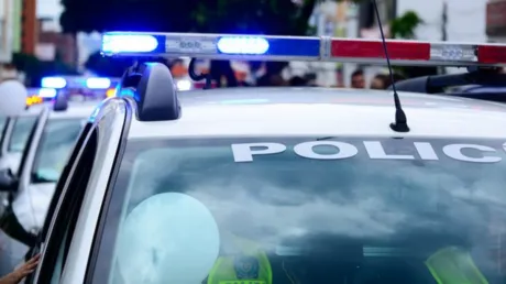 Empresario africano hiere a tres policías con una katana en Francia tras oponerse a la confiscación de varios vehículos - octubre 2024