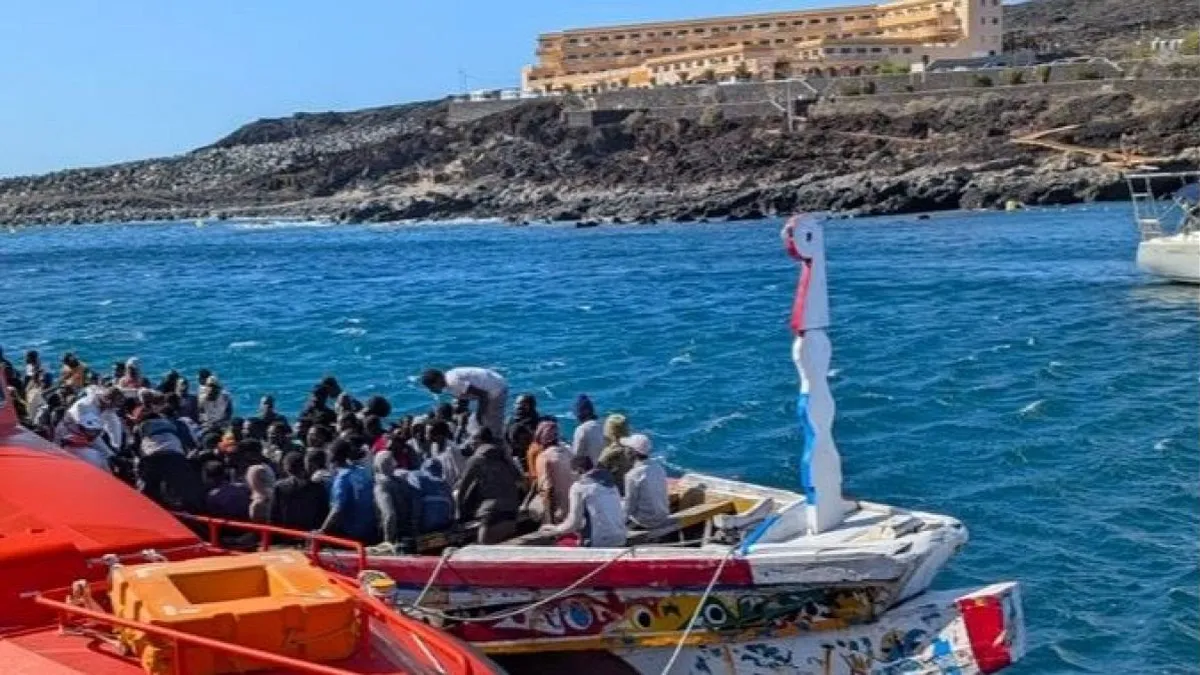 Este viernes ha llegado un cayuco con 61 inmigrantes a la isla canaria de El Hierro y dos pateras con 44 han arribado a Baleares