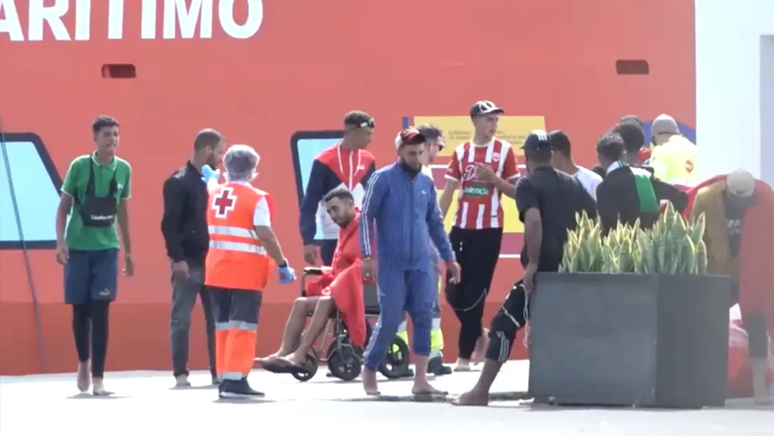 Llegan once pateras neumáticas a Lanzarote y un cayuco a El Hierro y Canarias ya suma 800 inmigrantes este lunes