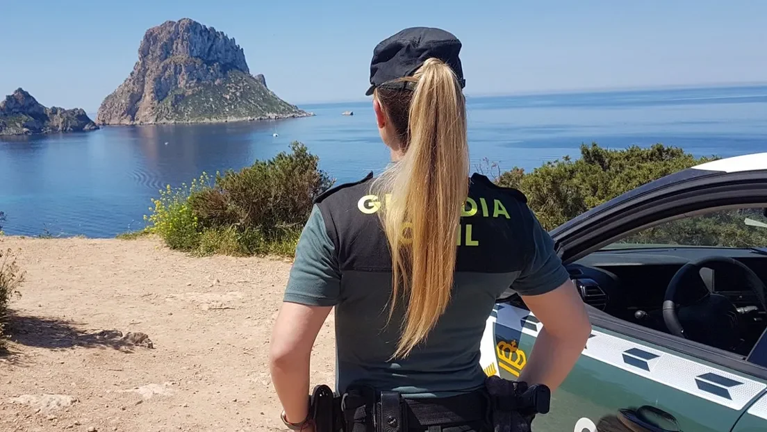 Muere un magrebí asesinado y otro es hospitalizado tras ser arrojados al mar desde una patera frente a la costa de Almería