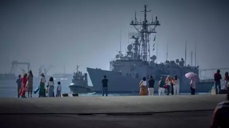 Llegan a Cádiz 30 inmigrantes magrebíes tras ser avistados en alta mar por la fragata Reina Sofía - noviembre 2024