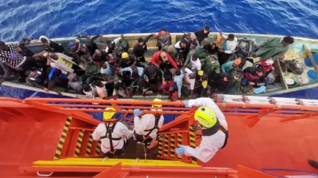 Salvamento Marítimo recoge otros dos cayucos con 69 inmigrantes y los traslada a Gran Canaria y La Gomera - abril 2025