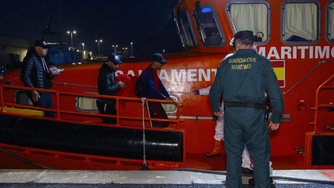 Un total de 102 inmigrantes llegaron durante la noche del sábado y la madrugada de este domingo a Canarias, Baleares y Granada