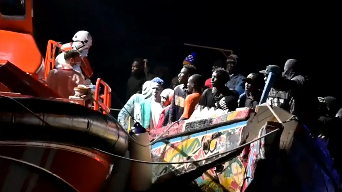 Un cayuco con 52 inmigrantes llega a Gran Canaria y una patera con 14 magrebíes arriba a Formentera