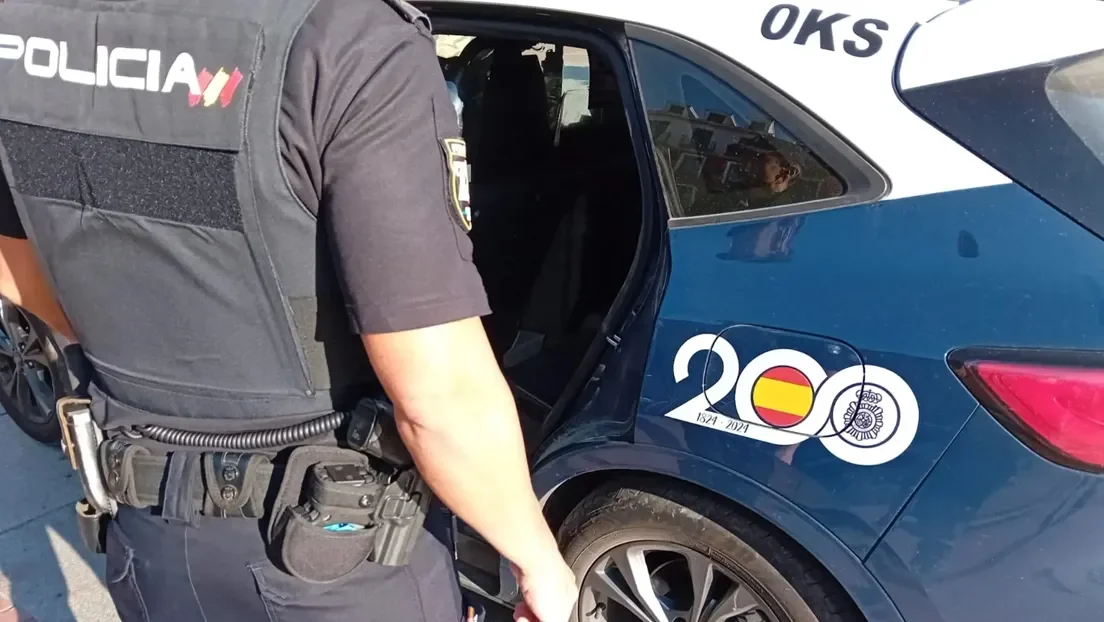 Arrestado un menor de origen magrebí por apuñalar dos veces con una navaja por «celos» a un joven en Almería