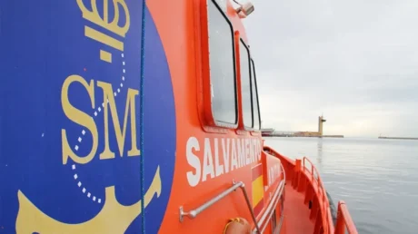 Salvamento Marítimo recoge a cinco inmigrantes en el Estrecho de Gibraltar y los traslada a Algeciras (Cádiz) - abril 2025