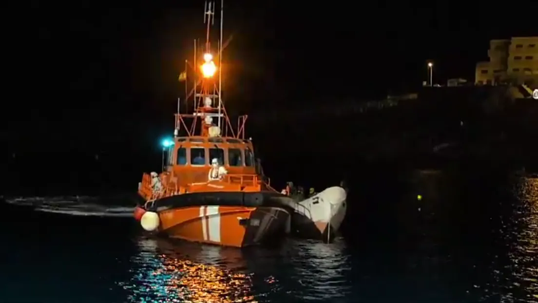 Dos cayucos con 138 inmigrantes han llegado a El Hierro durante la madrugada y la mañana de este sábado