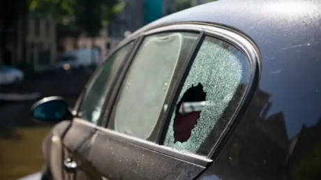 Un hombre vio en Pamplona cómo un marroquí rompía la luna del coche de su vecino para robar en su interior - diciembre 2024