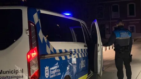 Detenido un magrebí por robar un coche y conducir sin carné a 150 km/h en sentido contrario en Pamplona - abril 2025