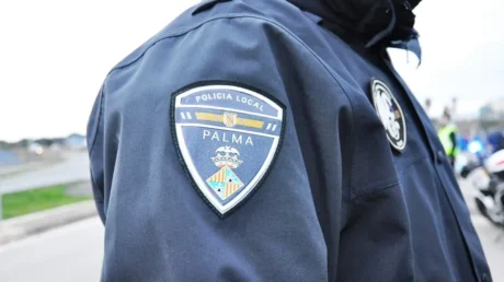 Detenido un menor argelino por robarle el móvil a una mujer en el parque de las Estaciones de Palma de Mallorca - abril 2025