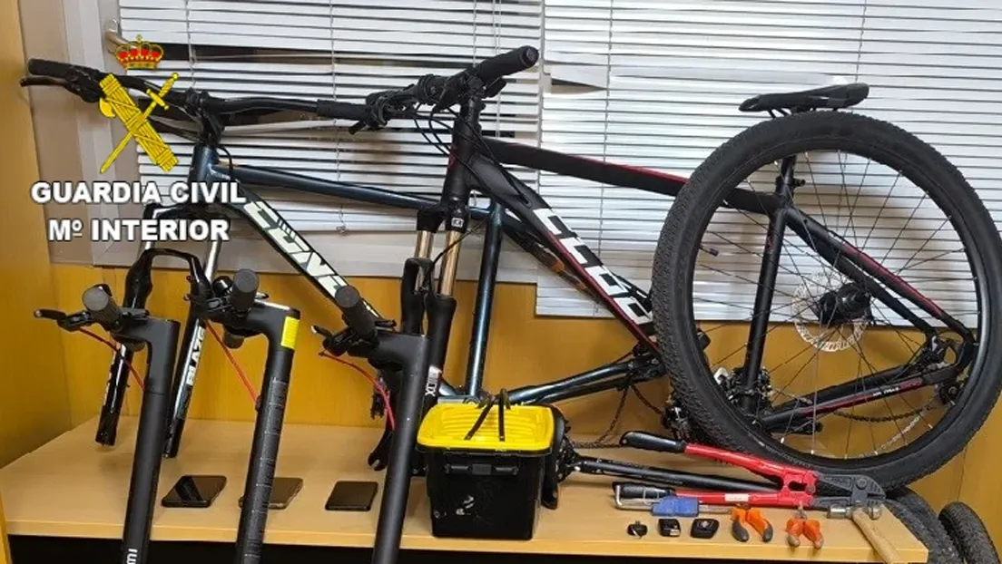Arrestados tres argelinos en Alfara del Patriarca (Valencia) por el robo continuado de bicicletas y patinetes eléctricos