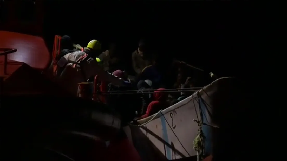 Un segundo cayuco con 68 subsaharianos llega a El Hierro y eleva a 246 el número de inmigrantes llegados este sábado a Canarias
