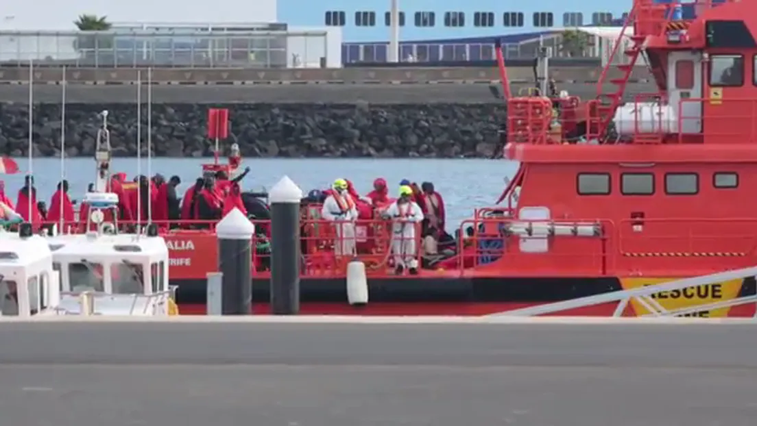 Llega un quinto cayuco a El Hierro y eleva a más de 370 el número de inmigrantes llegados a Canarias este Día de Reyes