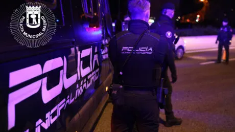 La Policía Municipal de Madrid detiene a dos marroquíes por apuñalar de gravedad a un argelino en la plaza de Tirso de Molina - abril 2025