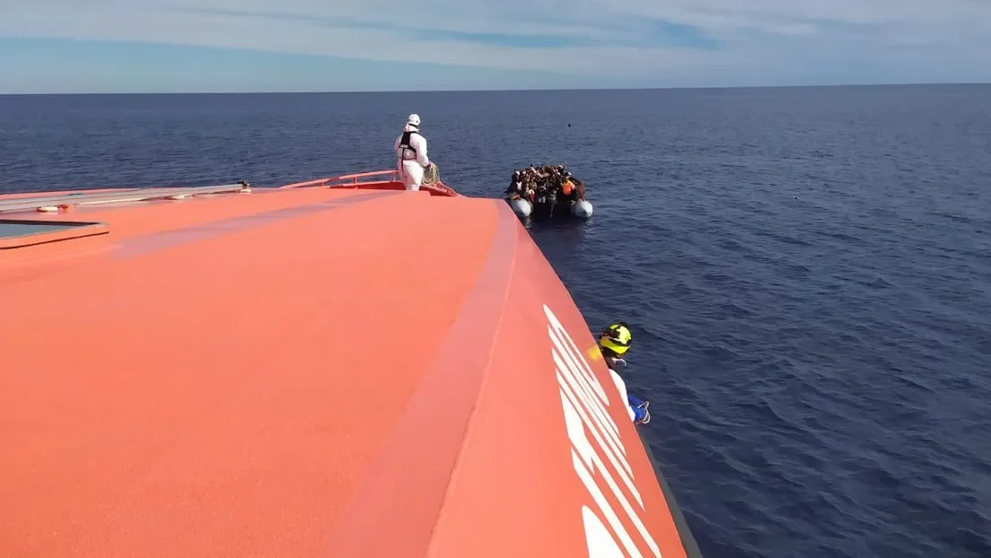 Llega a Formentera una patera con 14 inmigrantes magrebíes recogidos por Salvamento Marítimo