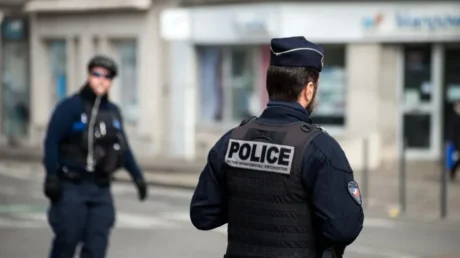 Un inmigrante iraquí muerto, otros tres detenidos y un policía herido tras un tiroteo en Francia - febrero 2025