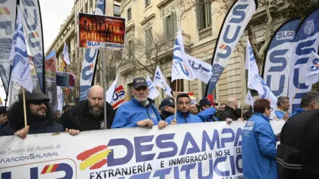 Protesta de policías en Barcelona contra el traspaso de competencias en inmigración a los Mossos d'Esquadra - febrero 2025