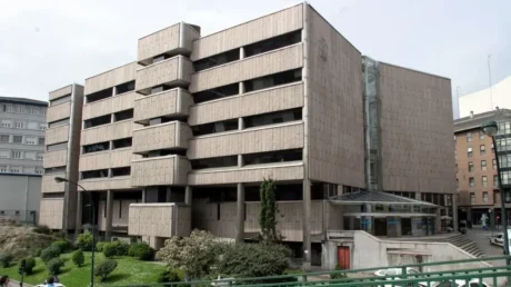 Condenado a tres años de prisión un inmigrante ilegal marroquí por asaltar y golpear a una mujer en La Coruña - febrero 2025