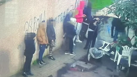 Inmigrantes de Túnez, Egipto, Argelia, Marruecos y otros países de África toman el control de un barrio histórico de Roma - febrero 2025