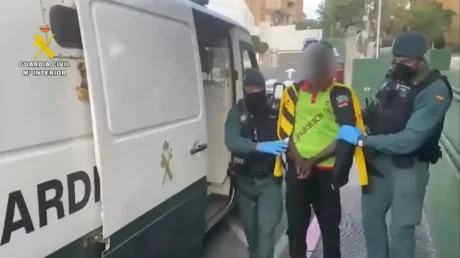Asesinos salvajes llegan a nuestras costas: un bebé de 14 meses arrancado de los brazos de su madre en un cayuco y arrojado al mar - febrero 2025