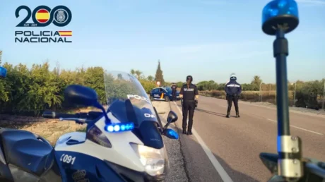 La Policía Nacional detiene a dos inmigrantes ilegales marroquíes por robar cuatro coches en cinco viviendas de Elche - febrero 2025