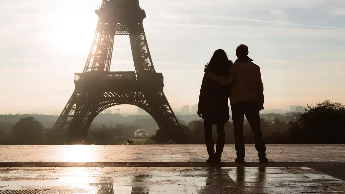 El Senado de Francia aprueba una ley para prohibir matrimonios entre franceses y inmigrantes ilegales