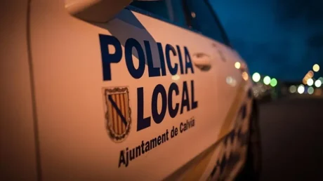 Agentes de paisano detienen a un senegalés por venderle cocaína a un turista en plena calle en Santa Ponsa (Mallorca) - abril 2025