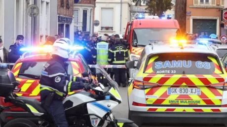 Un muerto y cinco agentes de policía heridos en un ataque con cuchillo perpetrado por un terrorista argelino en Mulhouse (Francia) - febrero 2025