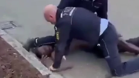Localizan desnudo a un subsahariano que había amenazado con un cuchillo a varios vecinos en Alemania y después hirió a tres agentes - febrero 2025
