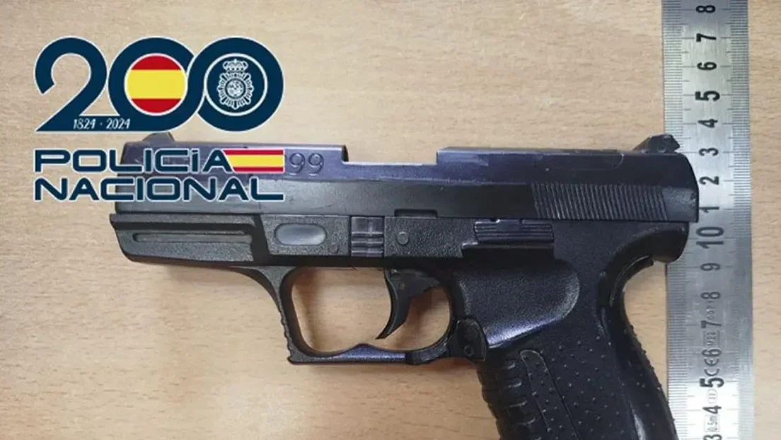 Detenido un marroquí por asaltar y robar a un transeúnte con un machete y una pistola de imitación en Baza (Granada)