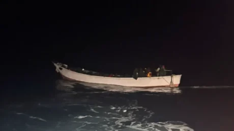 Salvamento Marítimo recogió dos cayucos con un total de 146 inmigrantes subsaharianos en aguas próximas a El Hierro - marzo 2025