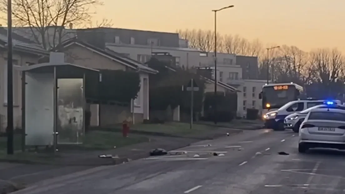 Un individuo armado con dos cuchillos al grito de «Allahu Akbar» ha sido herido de bala por la policía en Boulogne-sur-Mer (Francia)