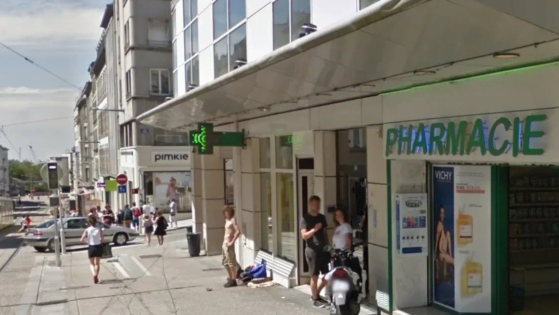 Detenido un argelino tras robar en una farmacia, golpear a un agente urbano y amenazar a la policía en Brest (Francia)